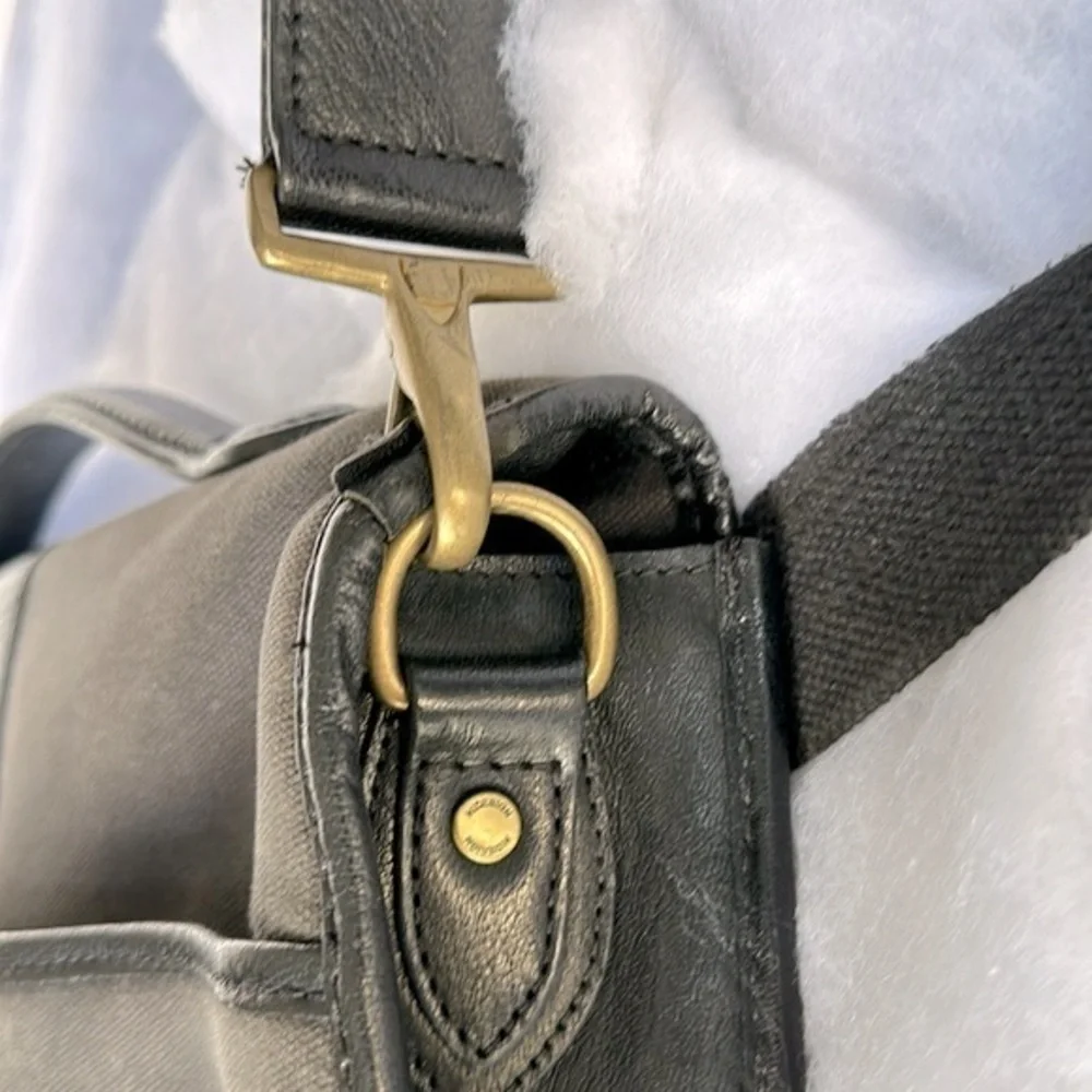 HIDESIGN YORUK 01 MESSENGER BAG in black